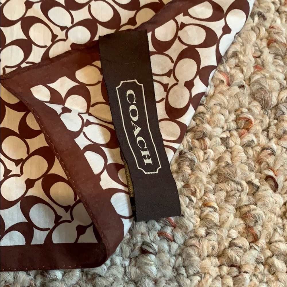 Coach scarf with coach detail and gold logo - Picture 5 of 5